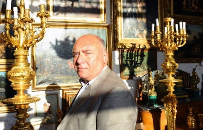 Это Александр Яковлевич Хочинский, торговец антиквариатом из Петербурга (последние годы живет в Нью-Йорке)