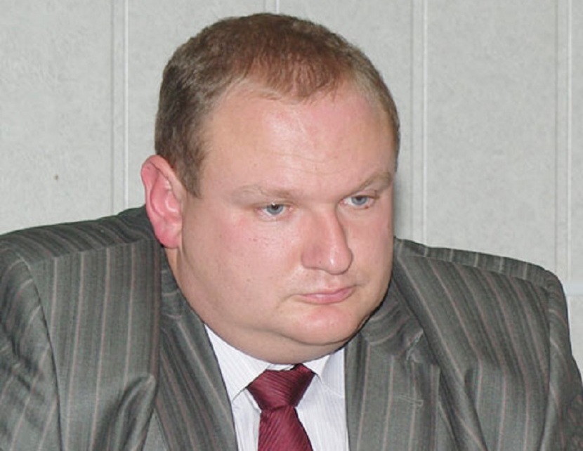 Дмитрий Крутских, владелец почти всеми маршрутными автобусами в Воронеже, депутат гордумы от фракции "Единая Россия" и настоящий патриот России, живужий, как он уверяет своей декларацией, на 100 руб. в день